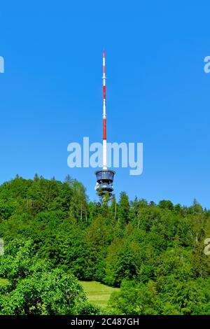 Fernsehturm auf dem Gipfel des Bantiger Berges, Bern, Schweiz Stockfoto