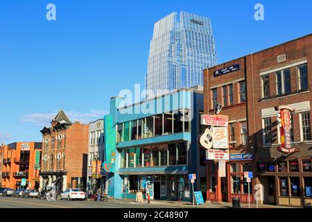 Hochhausturm & Broadway Street, Nashville, Tennessee, USA Stockfoto