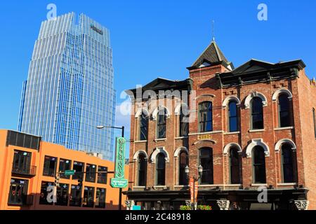 Hochhausturm & Broadway Street, Nashville, Tennessee, USA Stockfoto