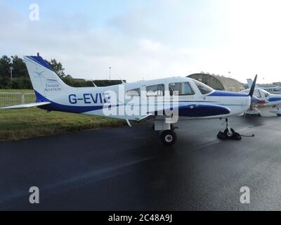 G-EVIE, eine Piper PA-28-161 Warrior II von Tayside Aviation, auf der RAF Leuchars Airshow 2013. Stockfoto