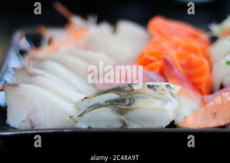 Verschiedene Sashimi auf einem Teller Stockfoto