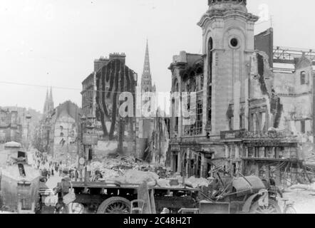 Ereignisse: 2. Weltkrieg Nazi-Wehrmachtssoldaten zerstören und besetzen Nordfrankreich - Rouen - 1940 - 1941 Stockfoto