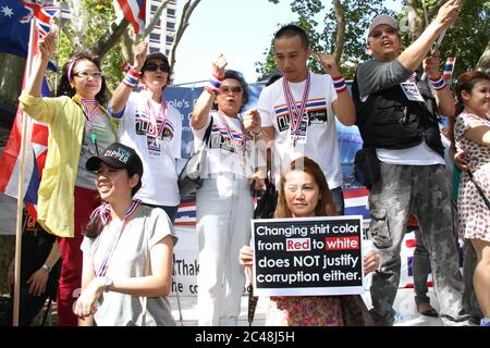 Die thailändische Bevölkerung protestiert im Belmore Park, Sydney, in Solidarität mit der ‘Occupy Bangkok’ des Demokratischen Reformkomitees (PDRC). Stockfoto