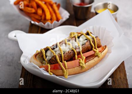 Veganer Hot Dog mit fleischloser Wurst Stockfoto