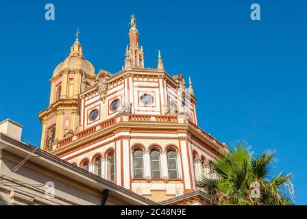 Glockenturm und Kuppel der Basilika von San Gervasio e Protasio von Rapallo, Ligurien, Italien Stockfoto