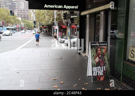 Das Bekleidungsgeschäft American Apparel in der Oxford Street 82 in Sydney. Stockfoto