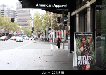 Das Bekleidungsgeschäft American Apparel in der Oxford Street 82 in Sydney. Stockfoto