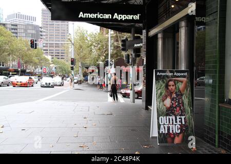 Das Bekleidungsgeschäft American Apparel in der Oxford Street 82 in Sydney. Stockfoto