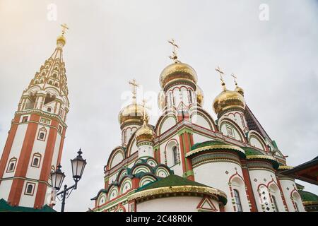 Gusev, Russland - 2. Mai 2020: Gedächtniskirche zu Ehren Allerheiligen Stockfoto