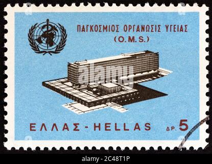 GRIECHENLAND - UM 1966: Eine in Griechenland gedruckte Briefmarke, die zur Eröffnung des WHO-Hauptquartiers in Genf herausgegeben wurde, zeigt das WHO-Hauptquartier in Genf, um 1966. Stockfoto