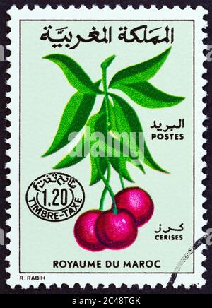 MAROKKO - UM 1984: Eine in Marokko gedruckte Marke zeigt Kirschen, um 1984. Stockfoto