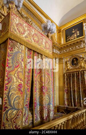 Versailles, Frankreich - 27. August 2019 : King s Bedroom, 1701 gegründet, wo lebte Ludwig XIV. Bis zu seinem Tod im Jahr 1715. Stockfoto