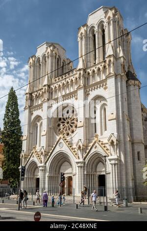 Nizza, Frankreich - 14. Juni 2019 : Besucher der Basilika unserer Lieben Frau von der Himmelfahrt in Nizza, Frankreich. Stockfoto