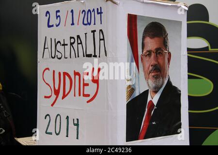Anhänger der Muslimbruderschaft protestieren vor dem Rathaus von Sydney zur Unterstützung des gestürzten ägyptischen Präsidenten Mohamed Mursi. Stockfoto