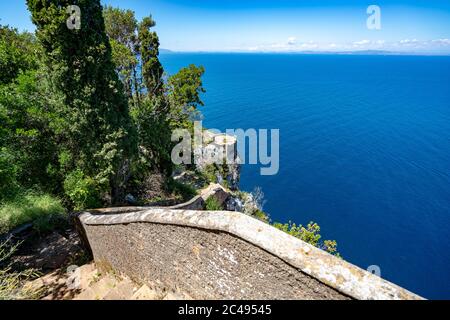 Anacapri, auf dem Weg zu einer verlassenen Villa Stockfoto