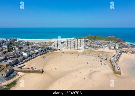 Luftaufnahme von St. Ives, Cornwall, England, Großbritannien Stockfoto