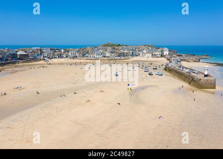 Luftaufnahme von St. Ives, Cornwall, England, Großbritannien Stockfoto