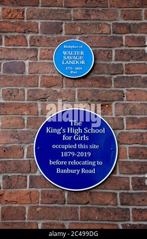 Blaue Plaketten auf Landor House, Warwick, Warwickshire, England, Großbritannien Stockfoto