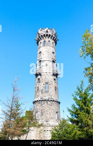 Aussichtsturm Decinsky Sneznik auf dem Gipfel des Berges Decinsky Sneznik, deutsch: Hoher Schneeberg. Schutzgebiet Elbe Sandsteine, Tschechische Republik. Stockfoto