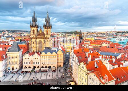 PRAG, TSCHECHISCHE REPUBLIK - 04. SEPTEMBER 2019: Luftaufnahme der Kirche unserer Lieben Frau vor Tyn am Altstädter Ring, Prag, Tschechische Republik. Stockfoto