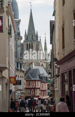 Altstadt von Vannes mit der Kathedrale im Hintergrund Stockfoto