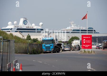 Glasgow, Großbritannien. Juni 2020. Picture: Azamara Journey Kreuzfahrtschiff gesehen, liegt im King George V Dock in der Nähe von Shieldhall in Glasgow. Quelle: Colin Fisher/Alamy Live News Stockfoto