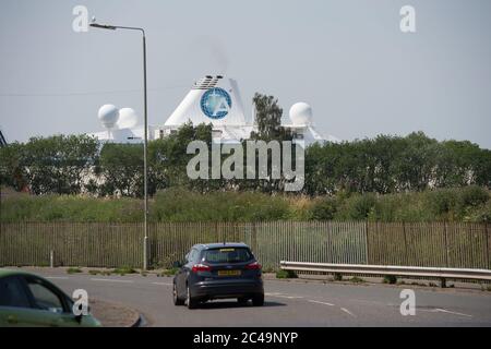 Glasgow, Großbritannien. Juni 2020. Picture: Azamara Journey Kreuzfahrtschiff gesehen, liegt im King George V Dock in der Nähe von Shieldhall in Glasgow. Quelle: Colin Fisher/Alamy Live News Stockfoto