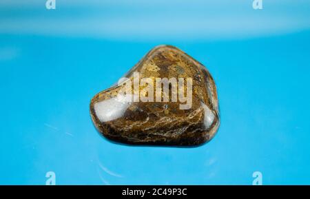 Bronzit, Enstalit, Bronzit, Handschmeichler, Sorgenstein, Heilstein, Heilstein Stockfoto