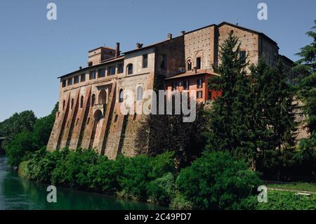 CASSANO D'ADDA, Juni 2020 ITALIEN - Schloss Borromäus Stockfoto