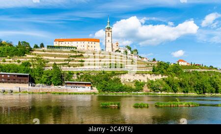 Burg Melnik auf dem Hügel über Labe und Moldau, Tschechische Republik. Stockfoto