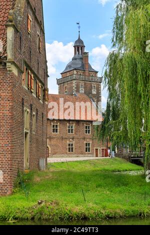 Wasserschloss Raesfeld im Sonnenschein, Schloss Raesfeld, Naturpark hohe Mark, Münsterland, Nordrhein-Westfalen, Deutschland Stockfoto