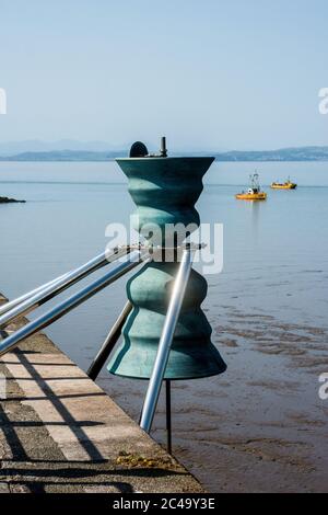 The Time and Tide Bell ist Teil eines Kunstprojekts von Marcus Vergette. Es soll die Aufmerksamkeit der Öffentlichkeit auf den Klimawandel lenken. Das Be Stockfoto