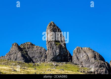 Blick auf die felsige Landschaft des Old man of Storr auf der Isle of Skye Stockfoto