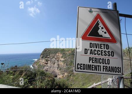 Isola di Ventotene - die Insel ist für die spiaggia di Parata Grande bestimmt Stockfoto