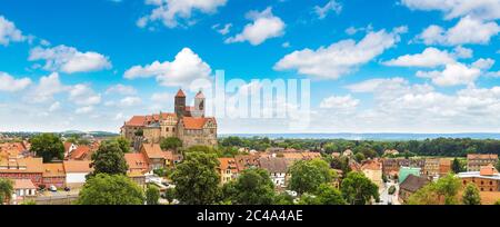 Der Schlossberg in Quedlinburg an einem schönen Sommertag, Deutschland Stockfoto