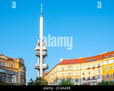 Zizkov Fernsehturm in Prag, Tschechische Republik. Stockfoto