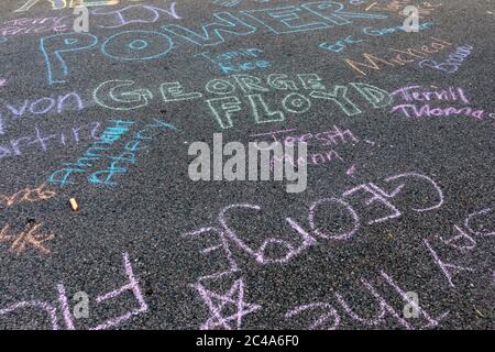 George Floyd Black Lives Matter Protest, Kreide schreiben auf der Straße Stockfoto
