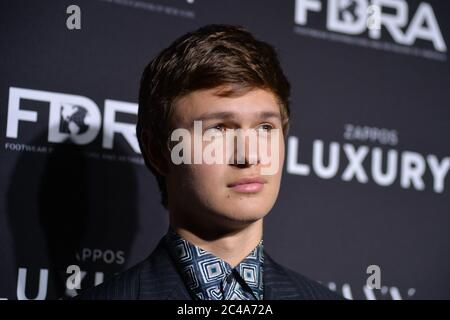 Ansel Elgort nimmt am 29. November 2016 an den 30. FN Achievement Awards im IAC-Hauptsitz in New York City Teil. Stockfoto