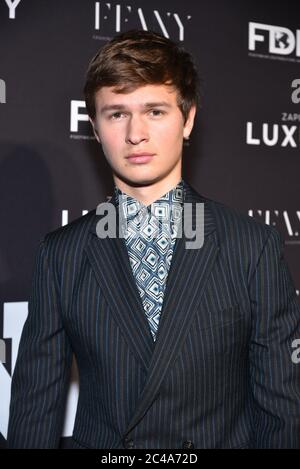Ansel Elgort nimmt am 29. November 2016 an den 30. FN Achievement Awards im IAC-Hauptsitz in New York City Teil. Stockfoto