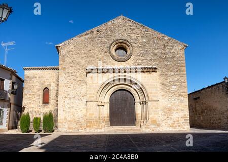 Kirche Santa Cruz ist eine der wenigen Kirchen mit romanischem Stil, Baeza, Spanien Stockfoto