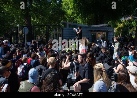 Dublin / Irland - 1. Juni 2020 : Tausende von Menschen marschierten in Solidarität mit Black Lives Matter Demonstranten in den Vereinigten Staaten durch Dublin. Stockfoto