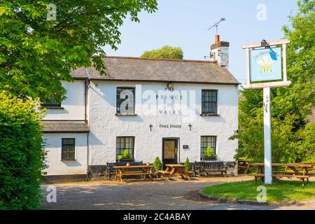 Außenansicht des Prince of Wales Pub in Green Tye, Much Hadham. Großbritannien an einem sonnigen Tag, Stockfoto