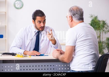Patient leidet an Diabetes Hausarzt Stockfoto