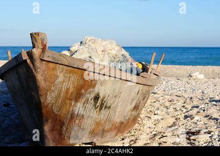 Der Blick auf das Fischerboot auf das wunderschöne tropische Karibische Meer, nahe Paraise, Dominikanische Republik Stockfoto