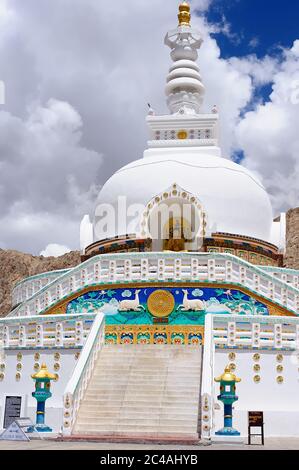 Blick auf Stupa Leh, Ladakh, eines der interessantesten Objekte im Indus-Tal, Indien Stockfoto