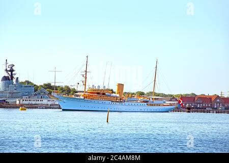 Die dänische Royal Yacht Dannebrog im Hafen von Kopenhagen, Dänemark. Stockfoto
