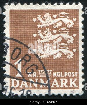 DÄNEMARK - UM 1946: Briefmarke gedruckt von Dänemark, zeigt Wappen, um 1946 Stockfoto