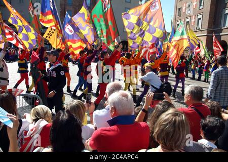 Asti, Piemont, Italien -09/20/2015- Palio ist ein traditionelles Fest mittelalterlicher Herkunft und Ausstellung von Flaggenwerfern, historische Prozession und die Stockfoto