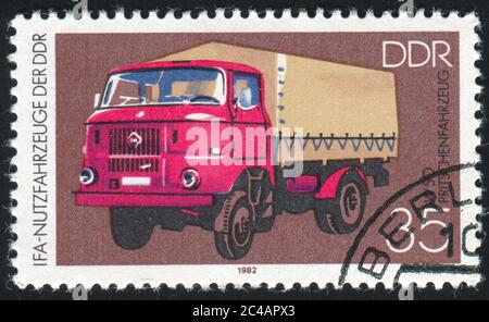 DEUTSCHLAND - UM 1982: Briefmarke gedruckt von Deutschland, zeigt LKW, um 1982 Stockfoto