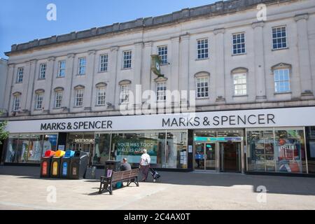 Das Kaufhaus Marks and Spencers in Cheltenham, Gloucestershire, Großbritannien Stockfoto